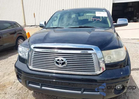 2011 Toyota Tundra Limited 5.7L V8 z USA, uszkodzony, nr VIN 5TFFY5F16BX102025
